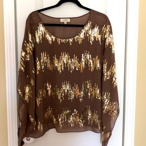Flutter sleeve holiday top